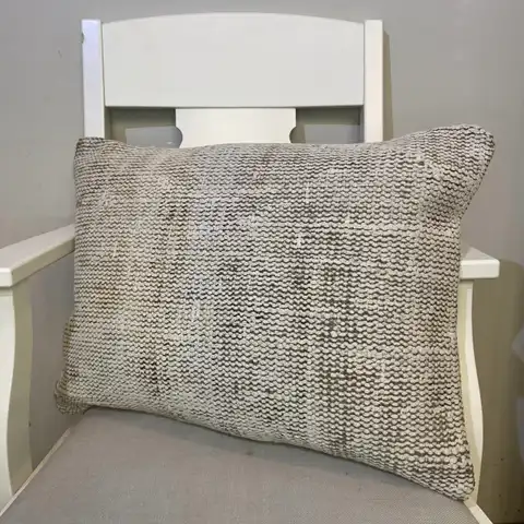 Hand-Woven Pillowcase, Kilim rug, wool, cotton & silk wool/weave, size 40 × 60 cm, from Gaziantep, SKU 440