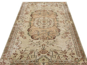 Eşsiz Renk ve Desenlerde Anadolu Vintage Eskitme El Dokuma Halı 137x229cm 9598