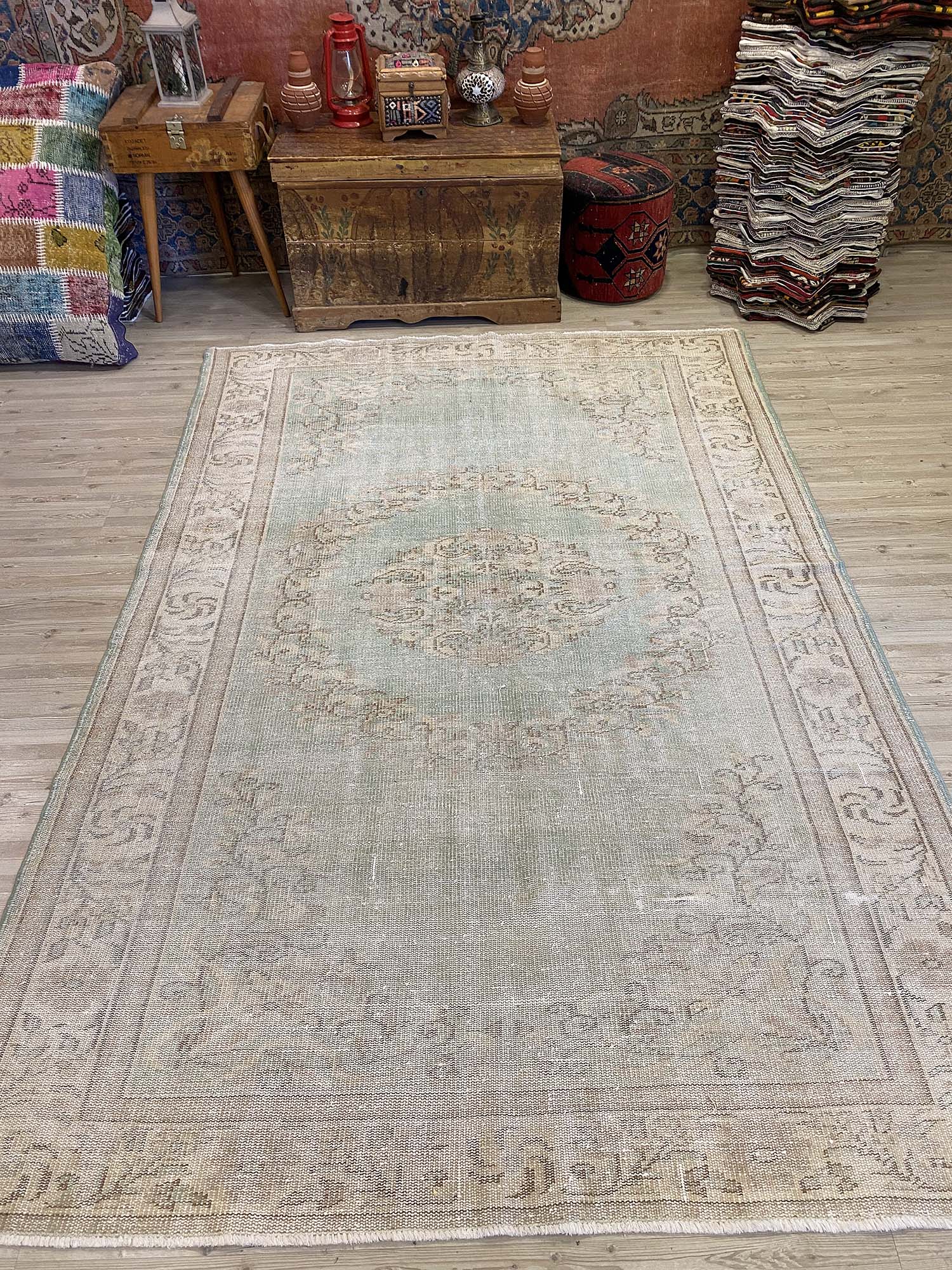 Zamansız Türk El Sanatı Eskitme Vintage Halı 175 x 259 cm 10228