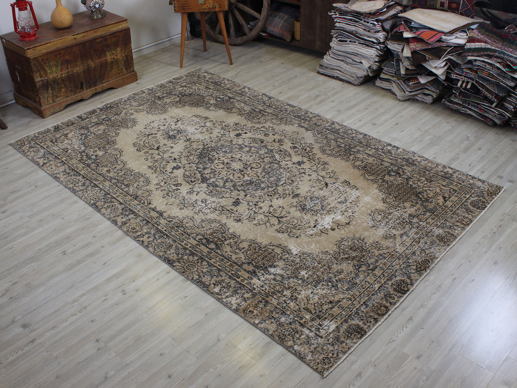 Yün Vintage El Yapımı Halı 178 x 279 cm 10571