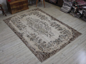 Eskitme El Yapımı Yün Halı 176 x 258 cm 10600