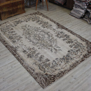 Eskitme El Yapımı Yün Halı 176 x 258 cm 10600