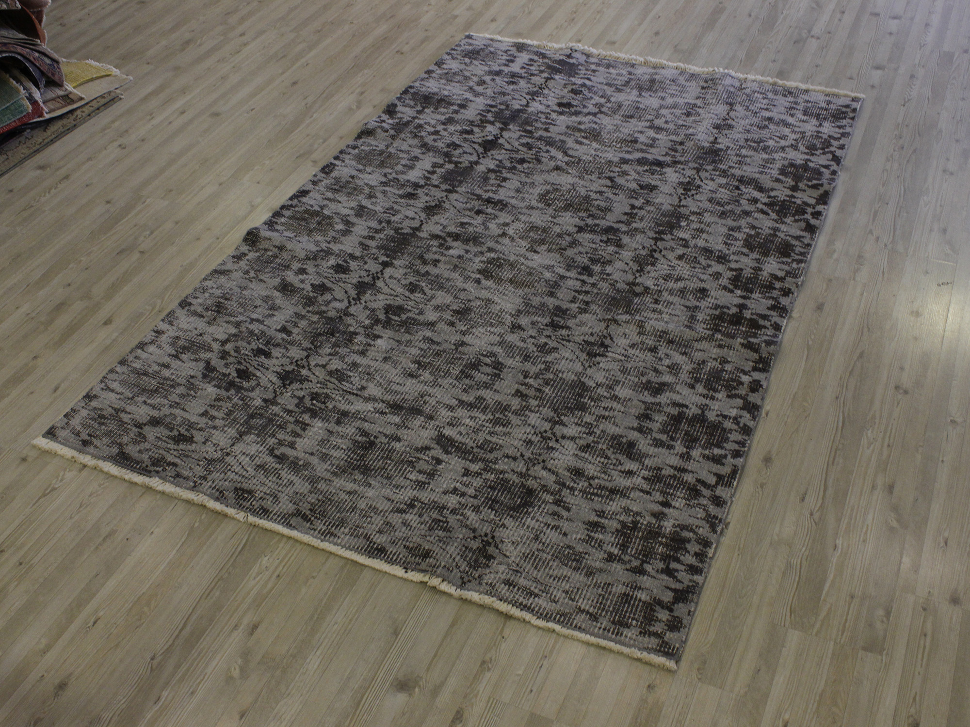 El Yapımı Yün Halı 132 x 208 cm 10708